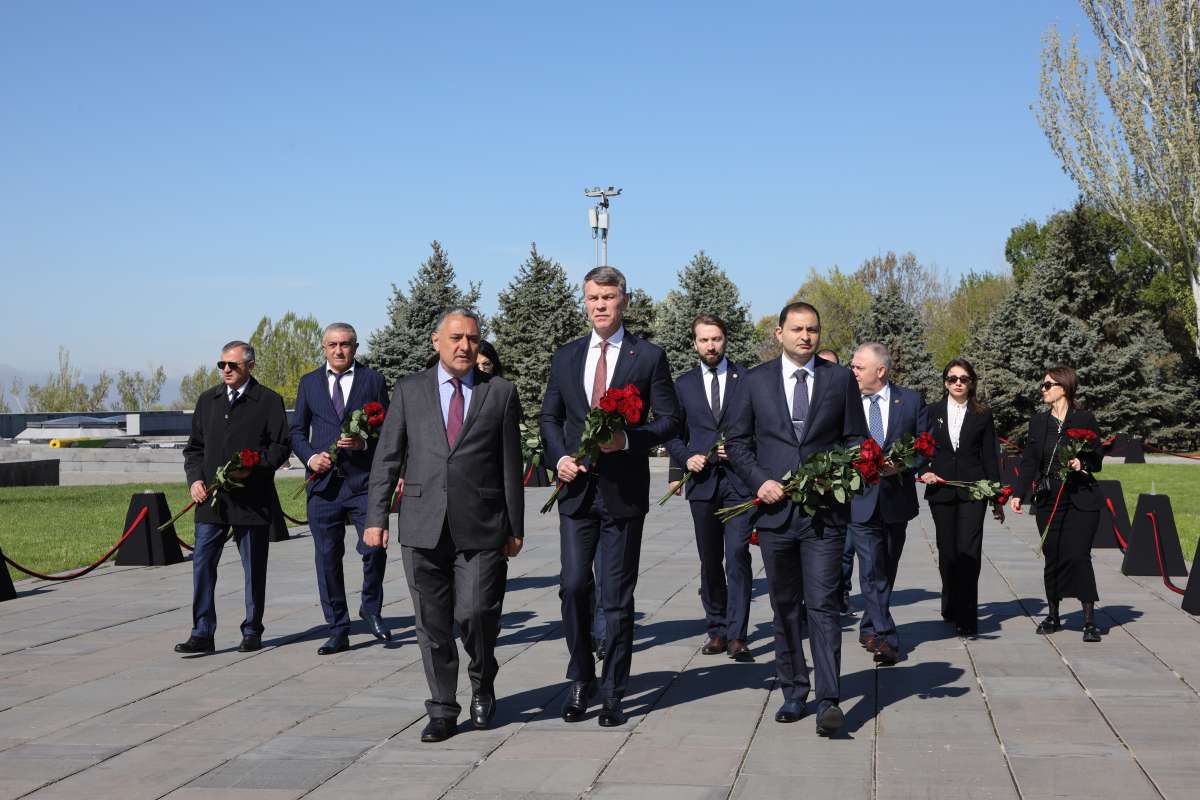 Siro Amirkhanyan and Dmitry Aristov visited Tsitsernakaberd