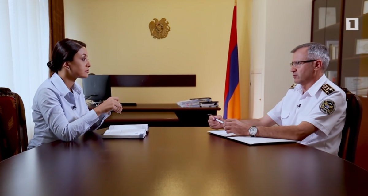 Տեսչական, վերլուծական բաժնի պետ Վահե Մովսիսյանը «Մեկ պատուհան» հաղորդման ընթացքում անդրադարձել է ապօրինի շինությունների քանդման գործընթացում կատարողական թերթի առկայության դեպքում հարկադիր կատարողի կողմից իրականացվող կատարողական գործողություններին
