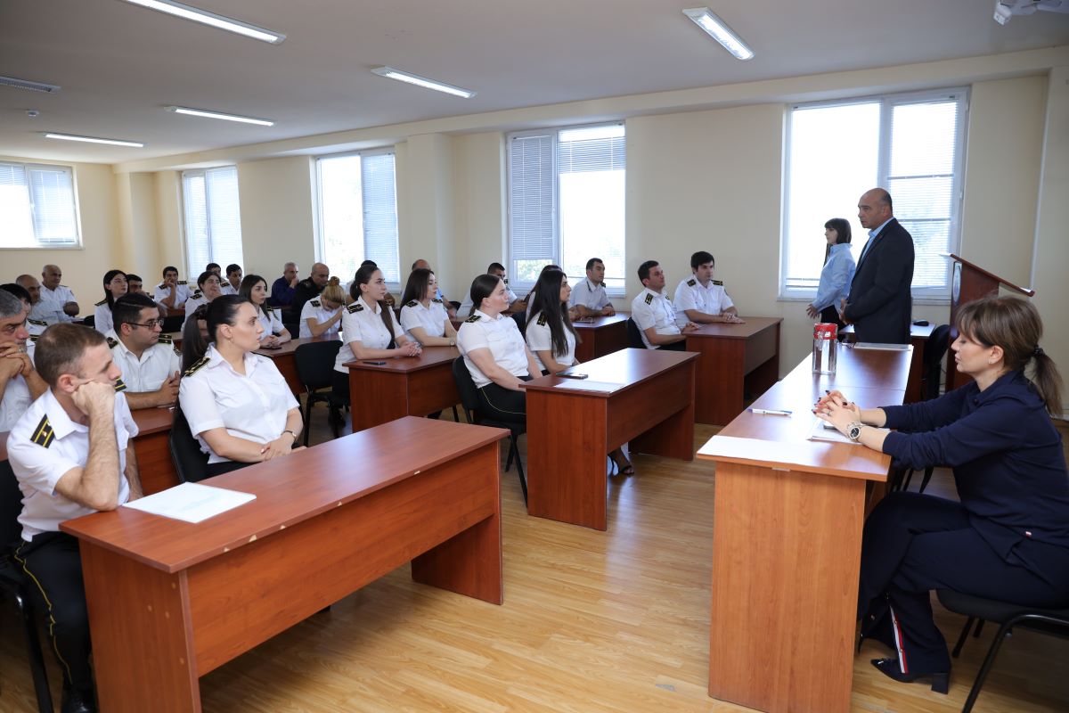 Сотрудники Службы обеспечения принудительного исполнения приняли участие в курсах специального обучения и практических занятиях по стрельбе