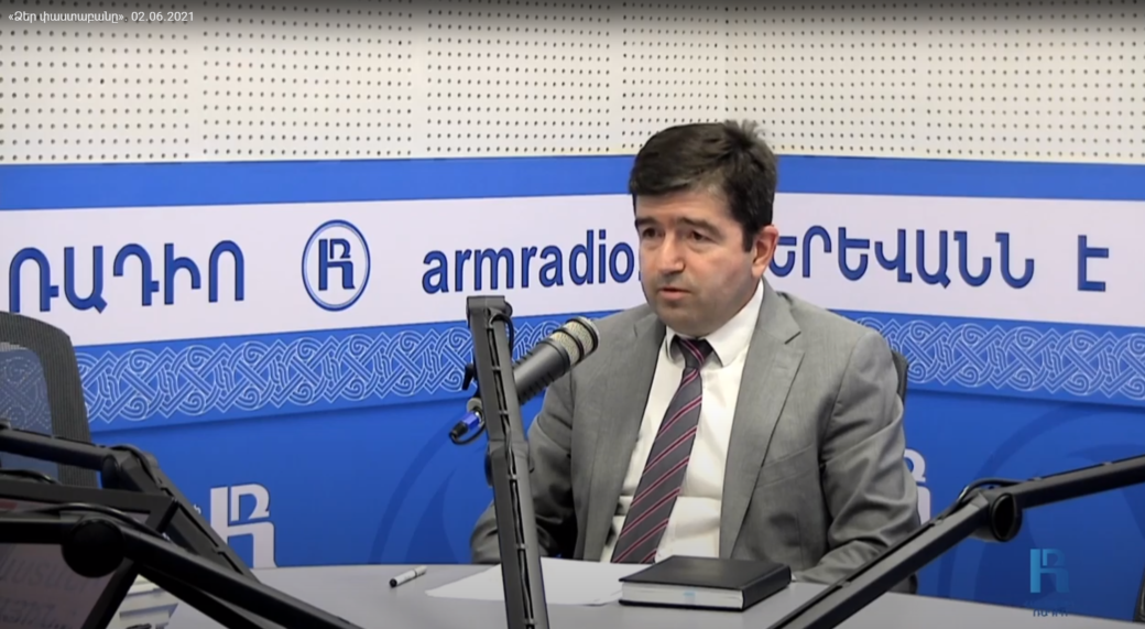 Գլխավոր հարկադիր կատարողի տեղակալ Արամ Կարախանյանը Հանրային ռադիոյի «Ձեր փաստաբանը» հաղորդաշարի եթերում անդրադարձել է երեխայի տեսակցության վարույթներին առնչվող հարցերին